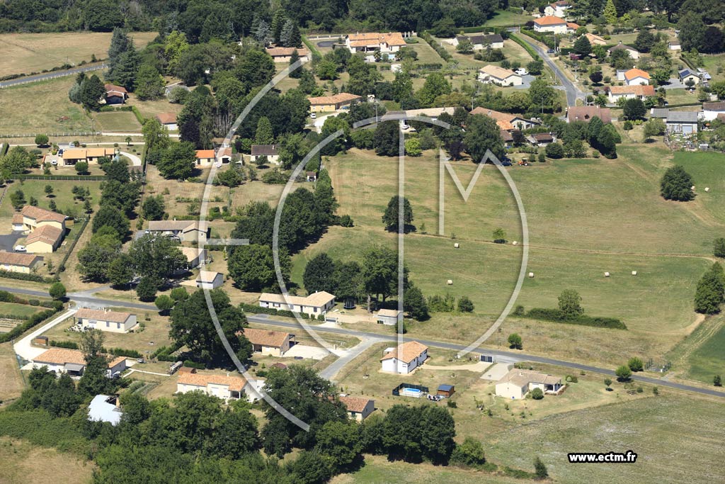 Photo arienne de Saint-Aulaye-Puymangou (le Magnassou)