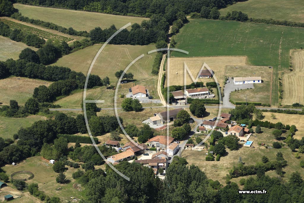 Photo arienne de Chasseneuil-sur-Bonnieure (Chez Beaugis)
