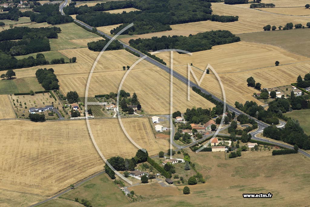 Photo arienne de Chasseneuil-sur-Bonnieure (la Patte-d'Oie)