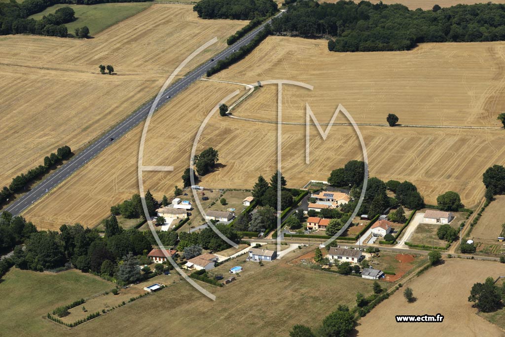 Photo arienne de Chasseneuil-sur-Bonnieure (la Patte-d'Oie)
