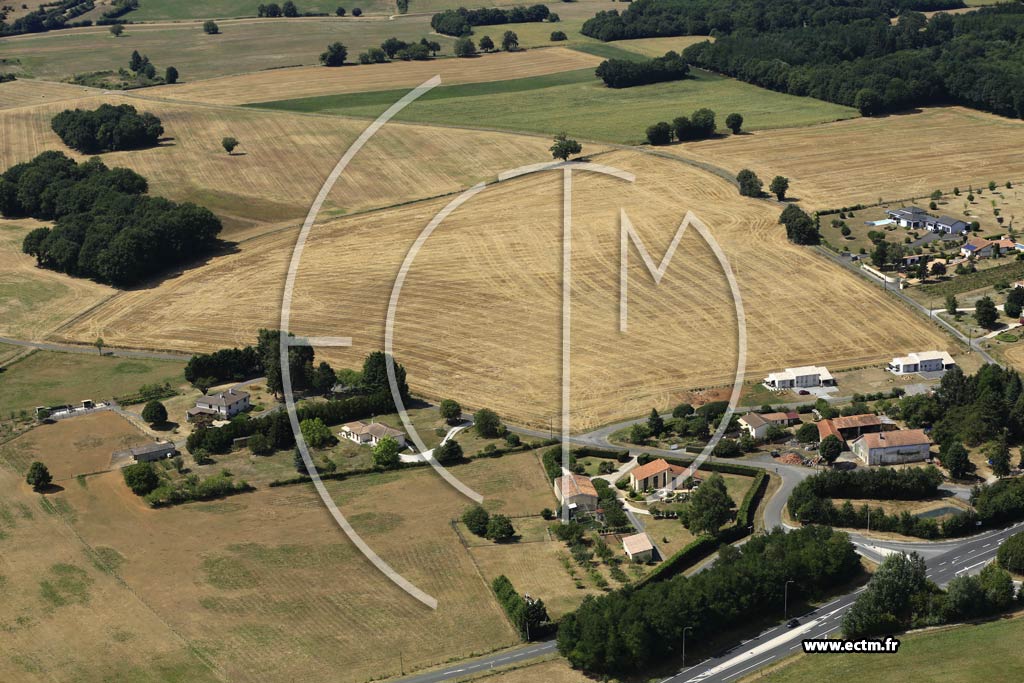 Photo arienne de Chasseneuil-sur-Bonnieure (la Patte-d'Oie)