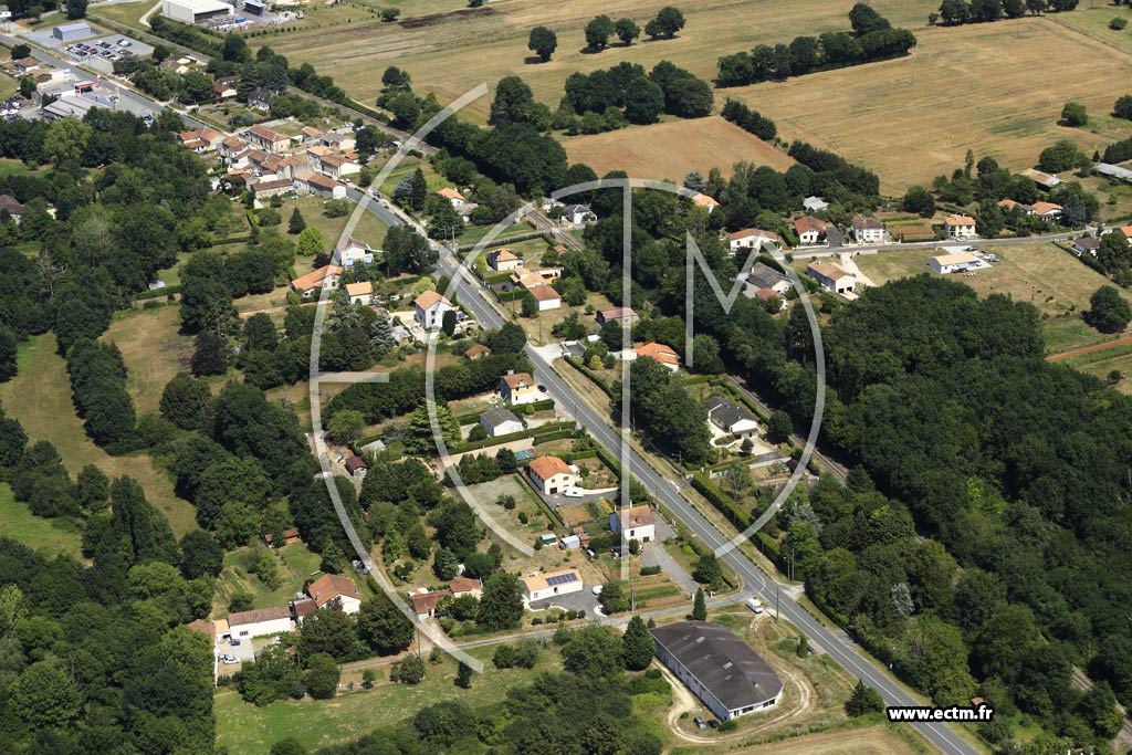 Photo arienne de Chasseneuil-sur-Bonnieure (le Moulin Blanc)