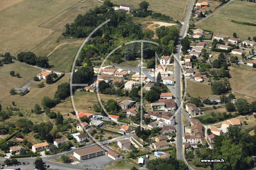 Photo arienne de Chasseneuil-sur-Bonnieure (le Pont)