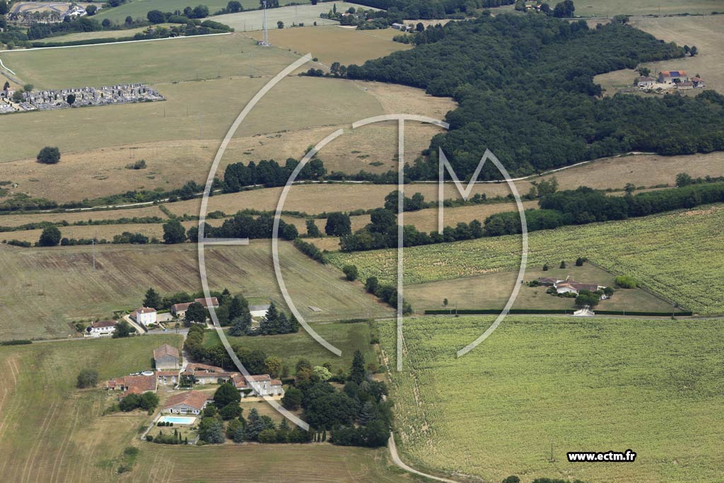 Photo arienne de La Rochefoucauld (Poutignac)