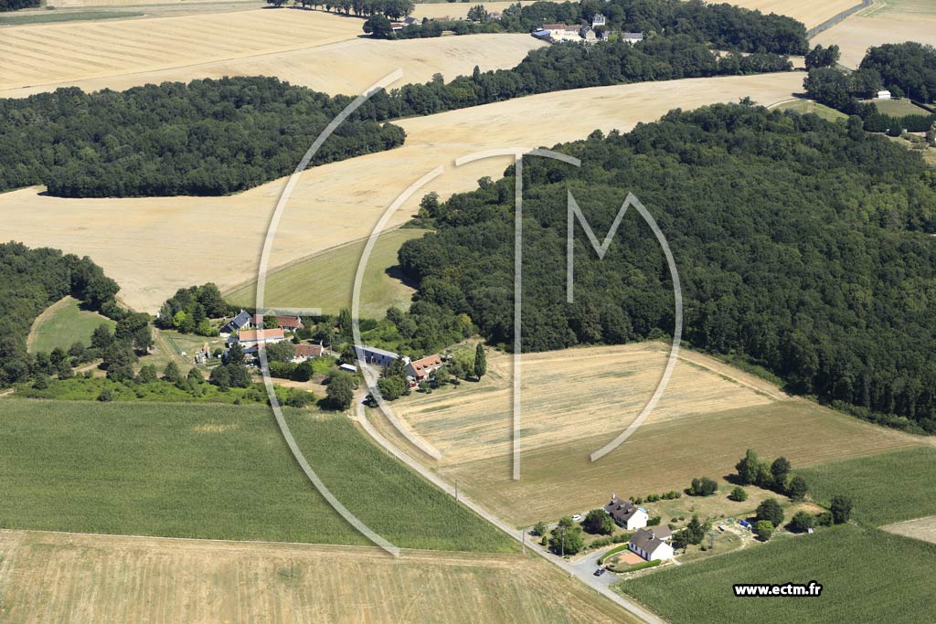 Photo arienne de Loch-sur-Indrois (la Claie)