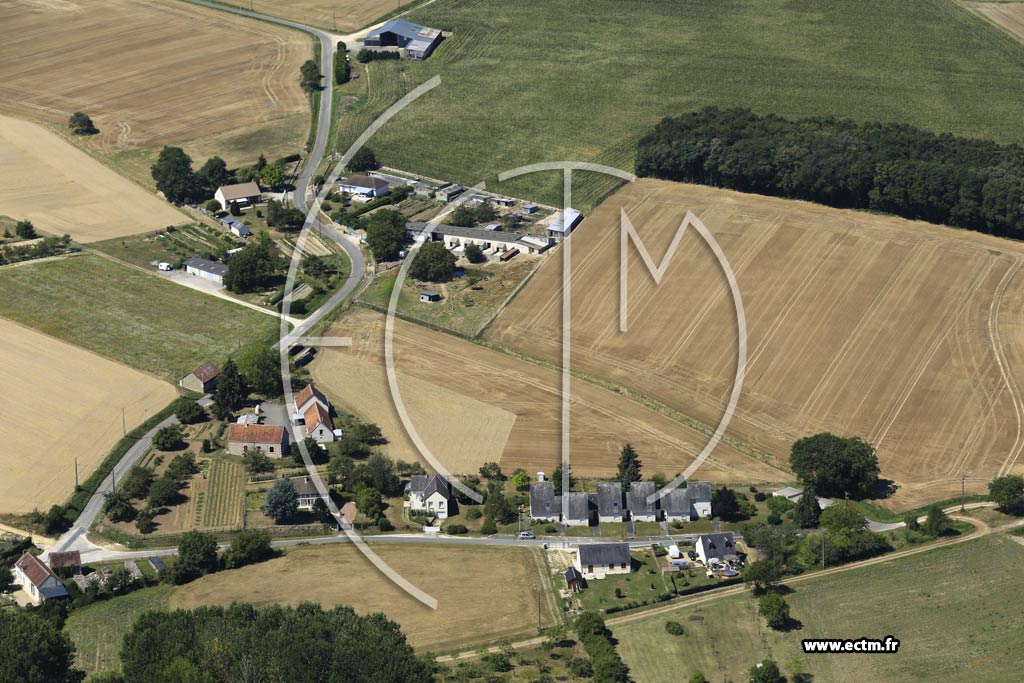 Photo arienne de Villeloin-Coulang