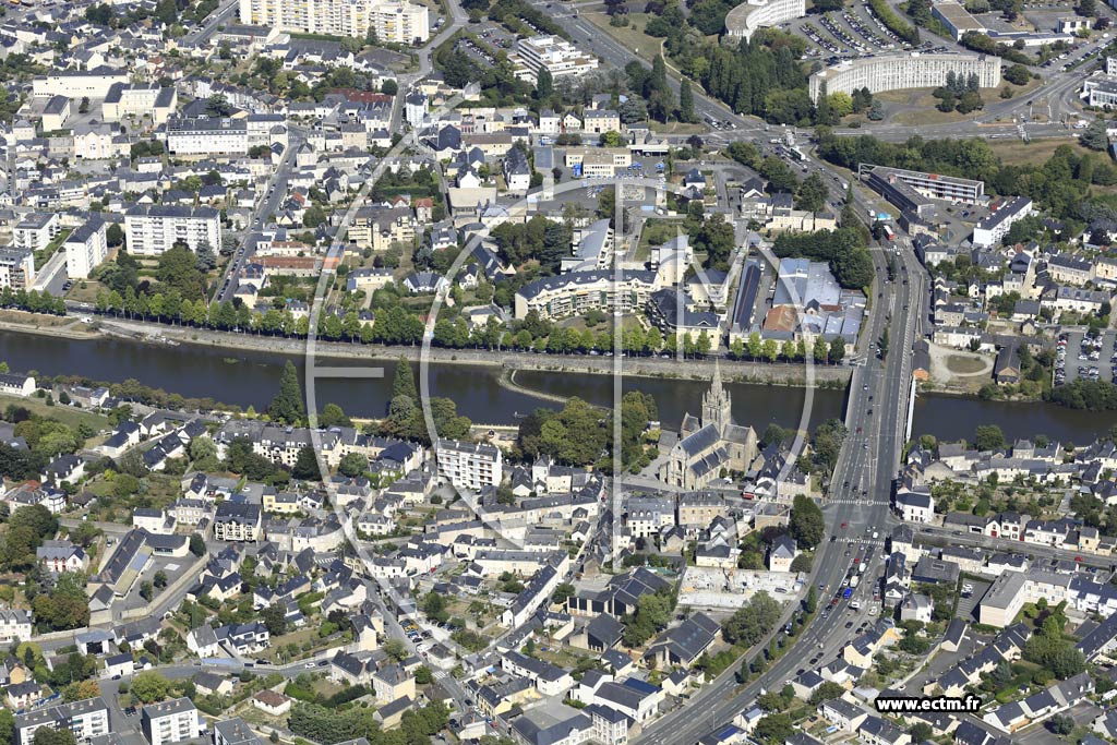 Photo arienne de Laval (Avesnires)