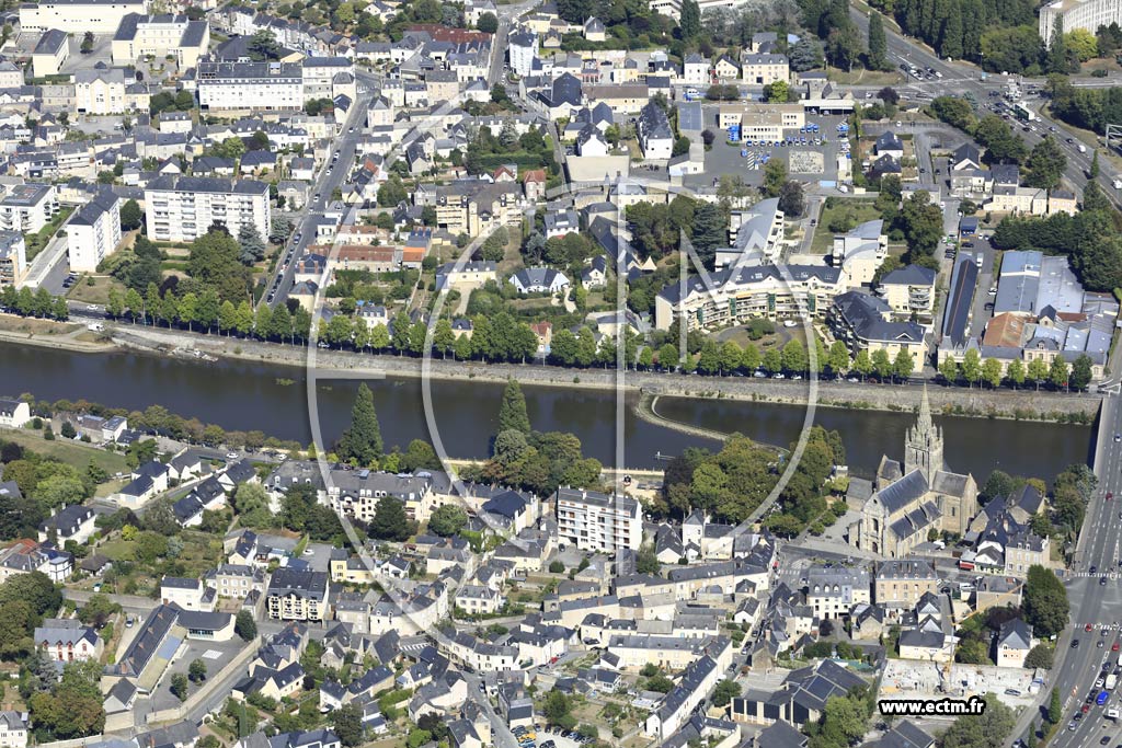 Photo arienne de Laval (Avesnires)