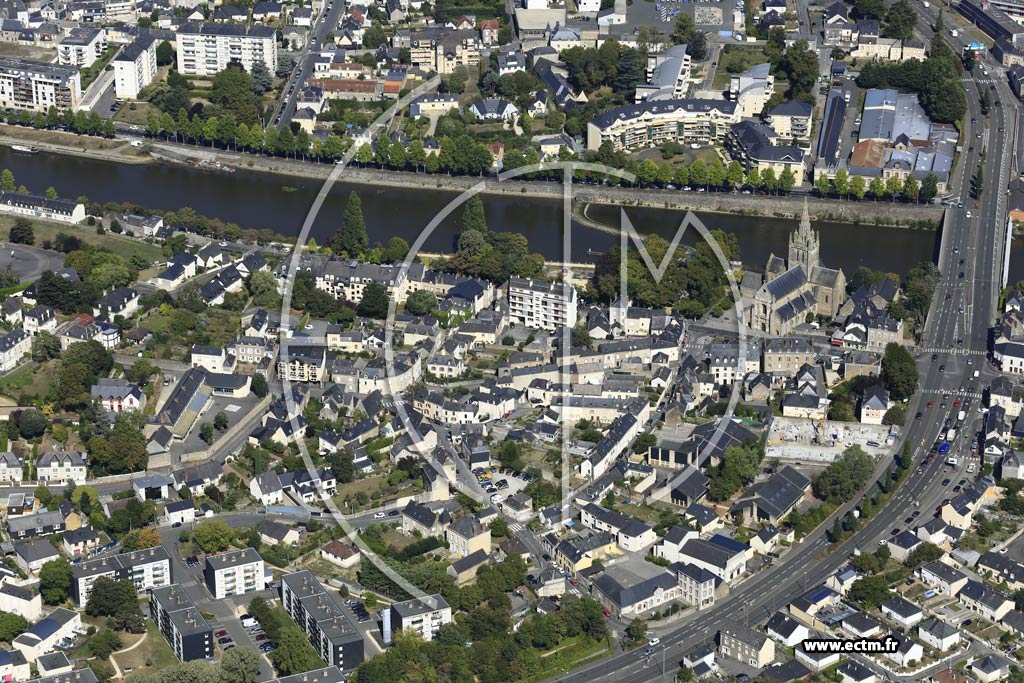 Photo arienne de Laval (Avesnires)