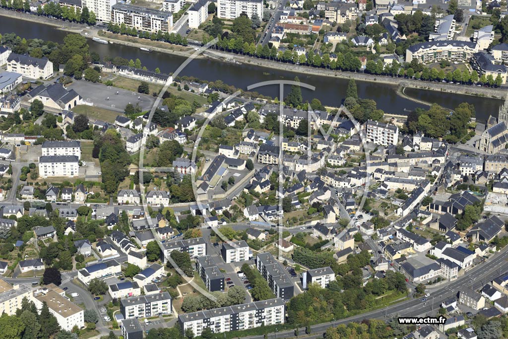 Photo arienne de Laval (Avesnires)