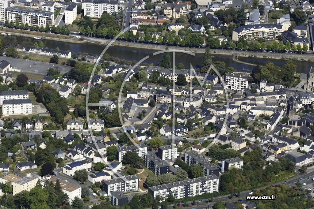 Photo arienne de Laval (Avesnires)