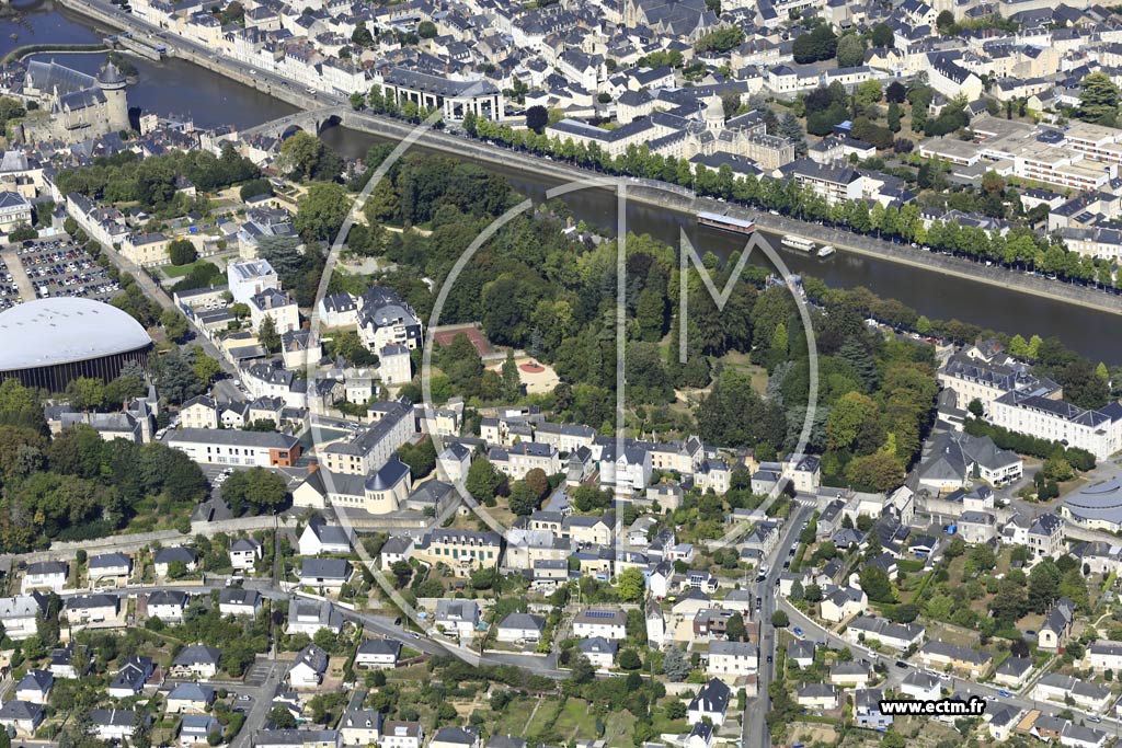 Photo arienne de Laval (Jardin de la Perrine)