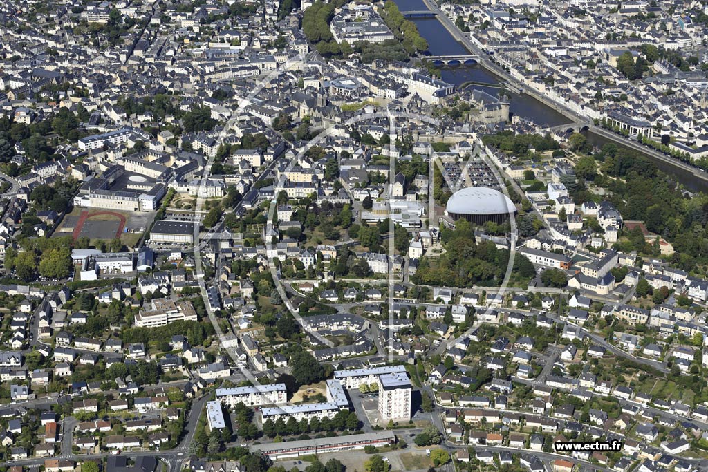 Photo arienne de Laval (la Dacterie)