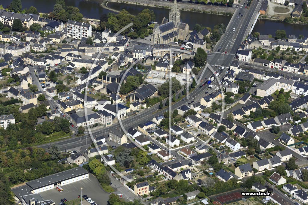 Photo arienne de Laval (le Gravier)