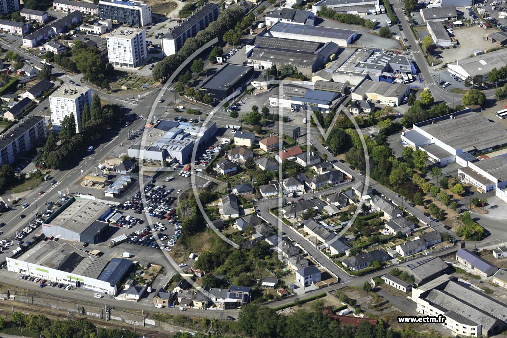 Photo arienne de Laval (les Pommeraies)