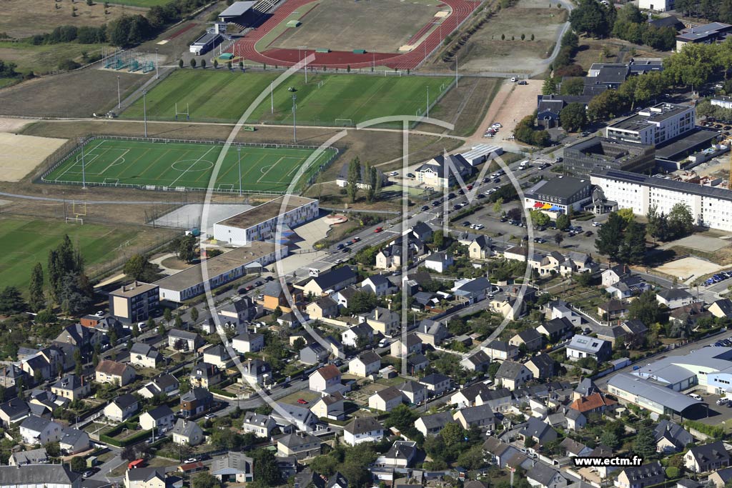 Photo arienne de Laval (les Pommeraies)