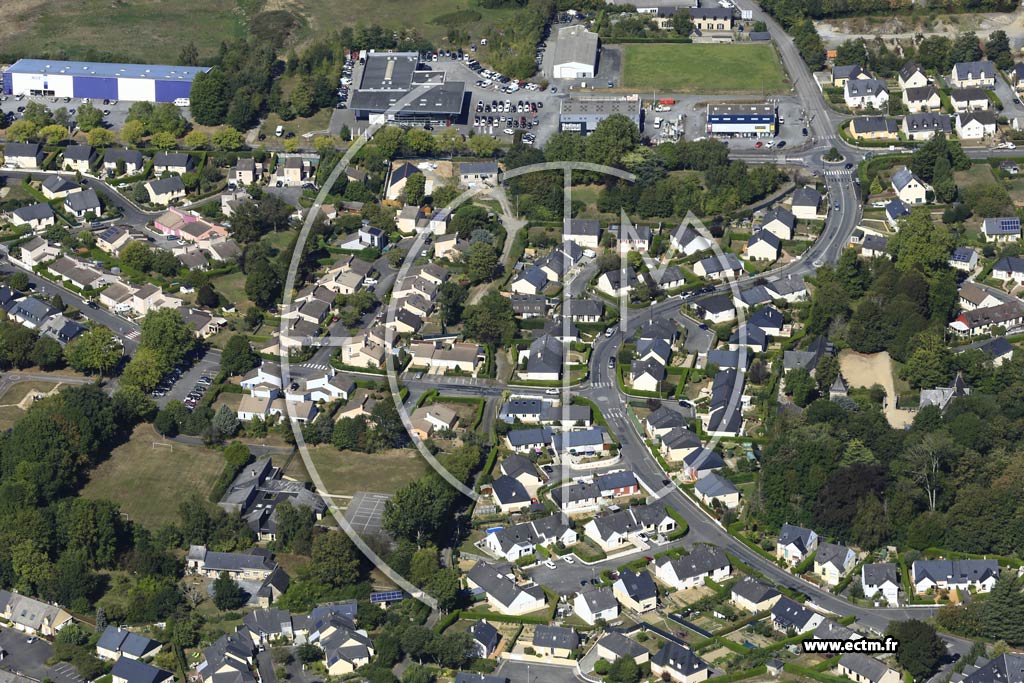Photo arienne de Laval (Manoir du Rouess)