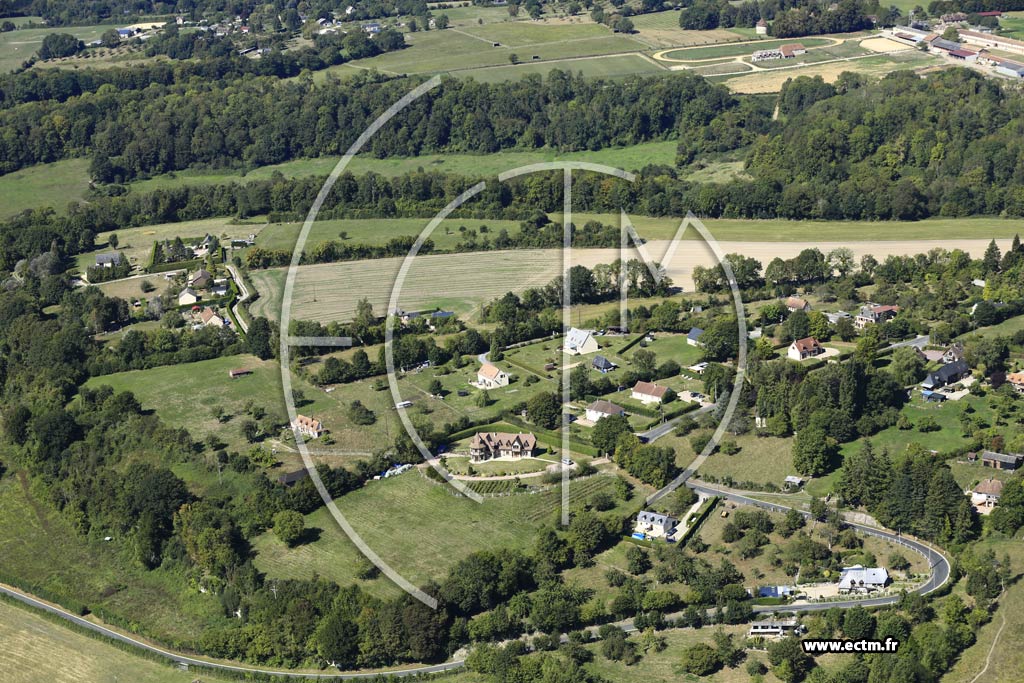 Photo arienne de Courtonne-la-Meurdrac (la Croix Rouge)