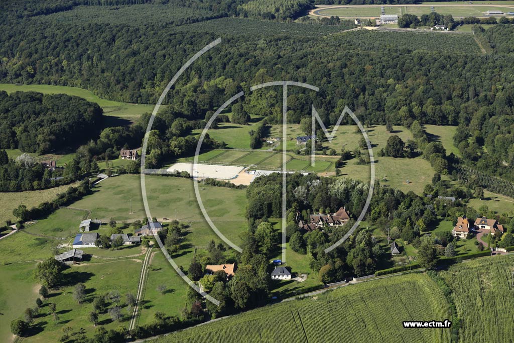 Photo arienne de Hermival-les-Vaux (le Rondel)