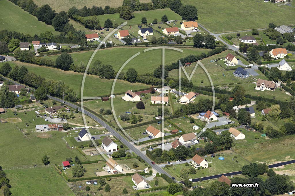 Photo arienne de Saint-Martin-de-Mailloc (le Carrefour Chambrin)