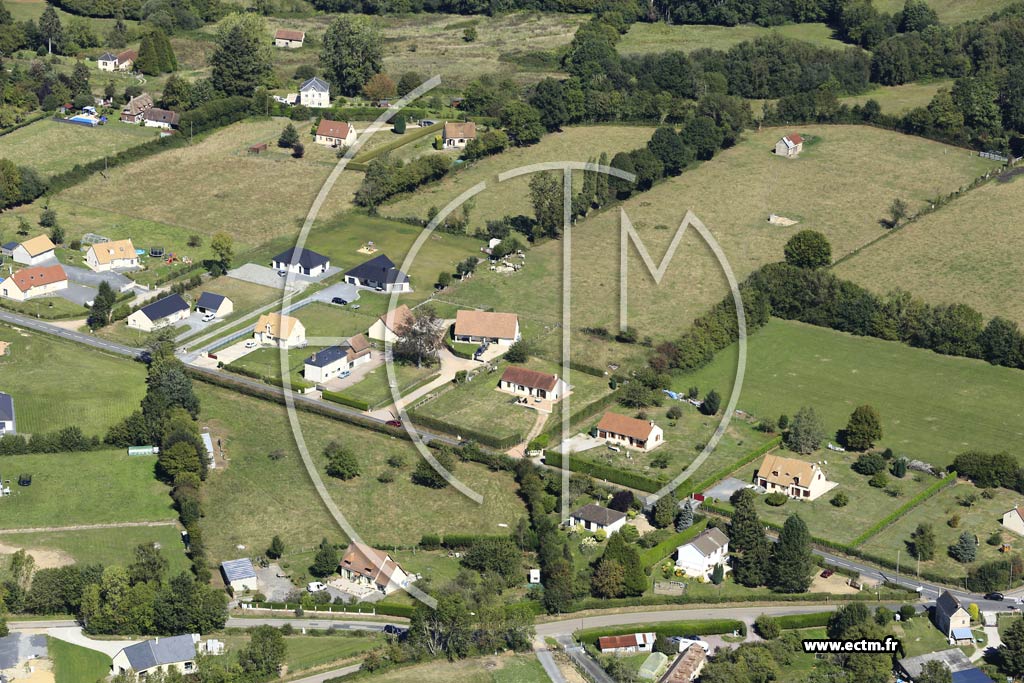 Photo arienne de Saint-Martin-de-Mailloc (le Carrefour Chambrin)