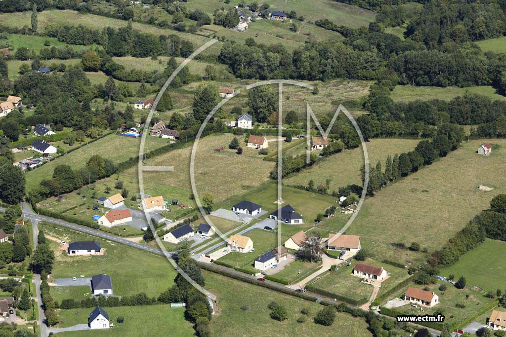 Photo arienne de Saint-Martin-de-Mailloc (le Carrefour Chambrin)