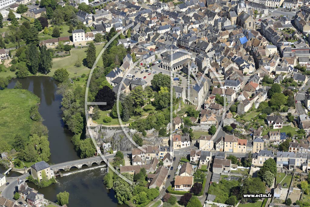 Photo arienne de Fresnay-sur-Sarthe