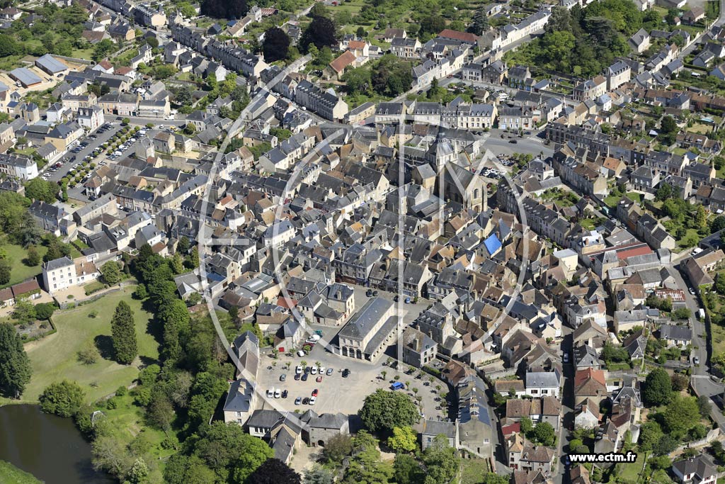 Photo arienne de Fresnay-sur-Sarthe