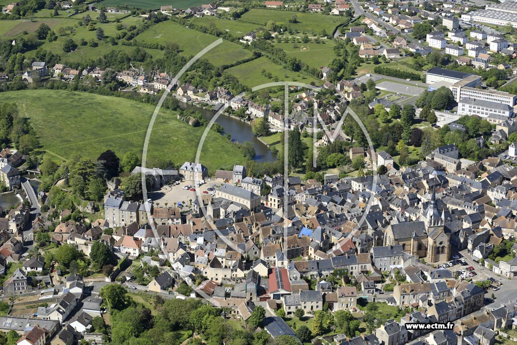 Photo arienne de Fresnay-sur-Sarthe