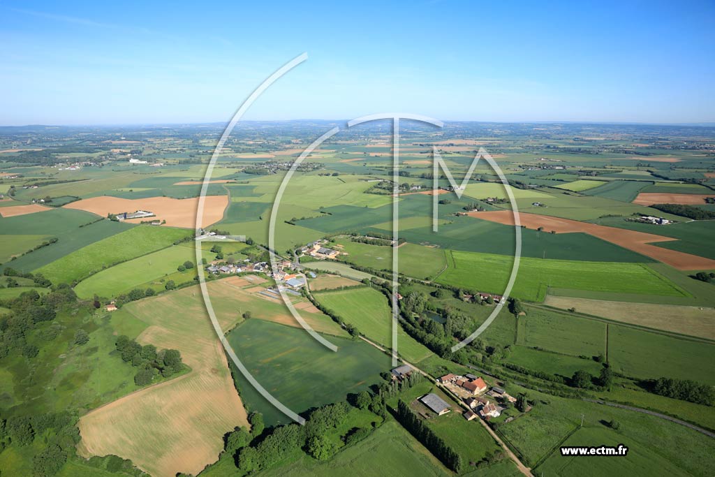 Photo arienne de Neuvy-en-Champagne (Souvr)