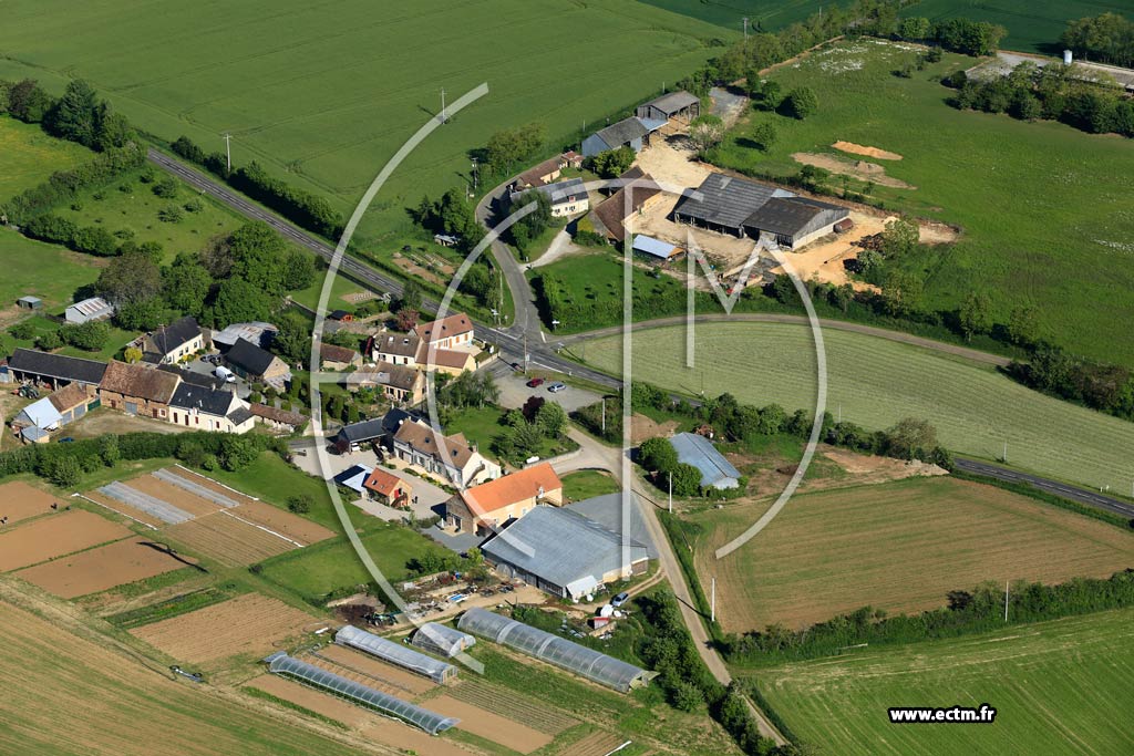 Photo arienne de Neuvy-en-Champagne (Souvr)