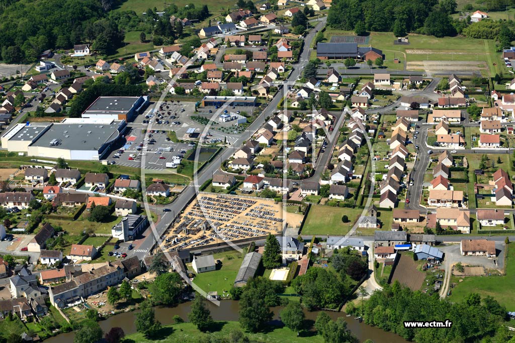 Photo arienne de Montfort-le-Gesnois