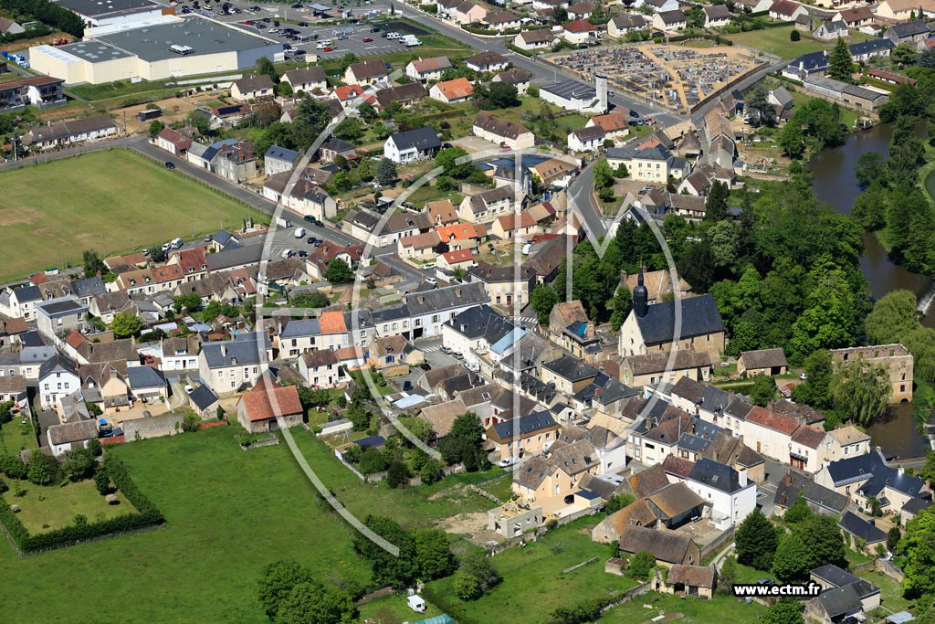Photo arienne de Montfort-le-Gesnois