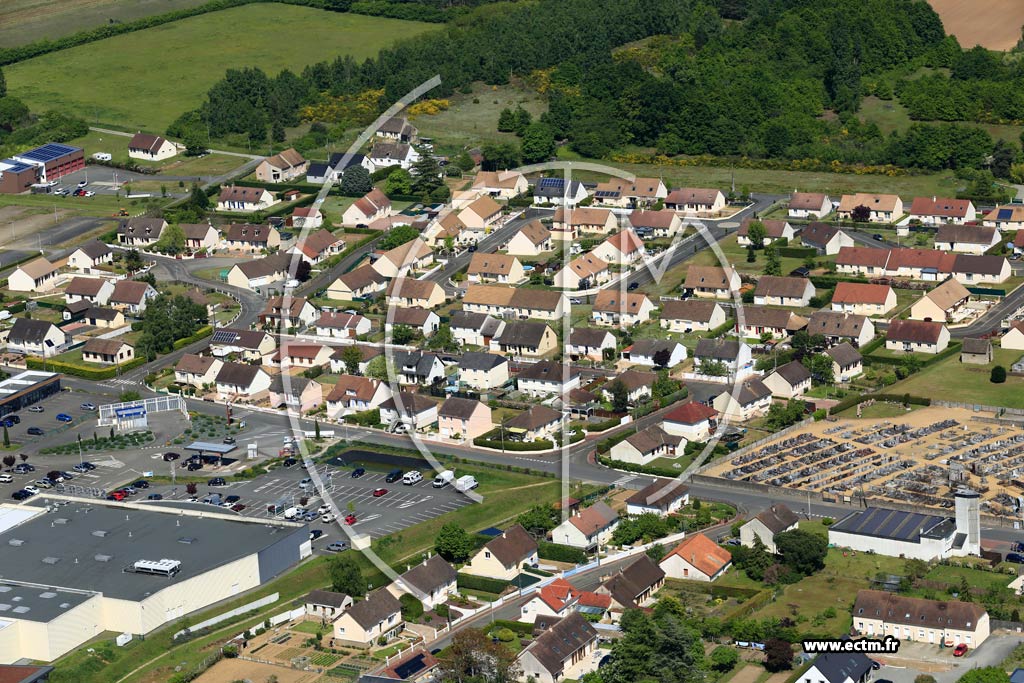 Photo arienne de Montfort-le-Gesnois