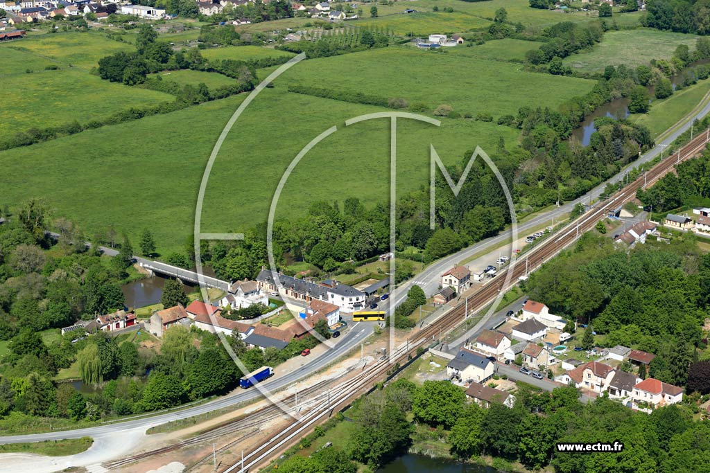 Photo arienne de Montfort-le-Gesnois (La Pcardire)