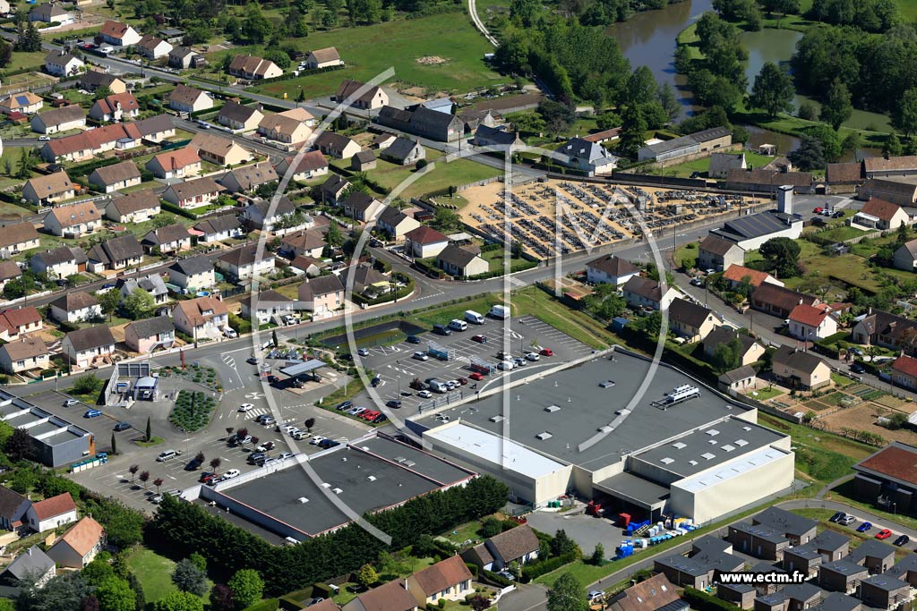 Photo arienne de Montfort-le-Gesnois (Le Piolay)