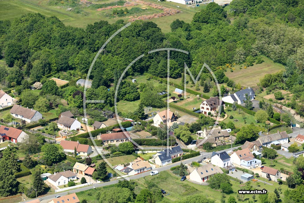 Photo arienne de Montfort-le-Gesnois (Le Pressoir)