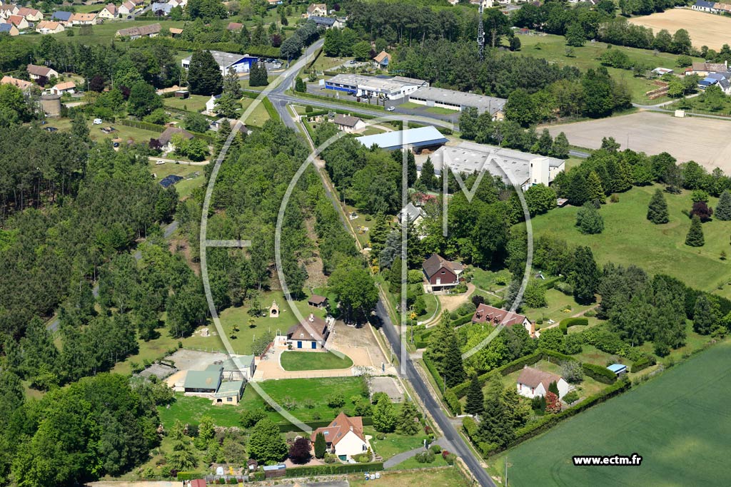 Photo arienne de Parign-l'vque (La Butte de Lure)