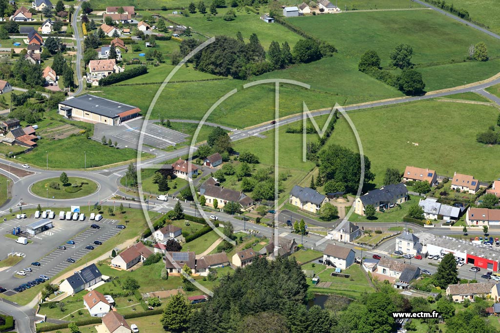 Photo arienne de Parign-l'vque (La Petite Ville)