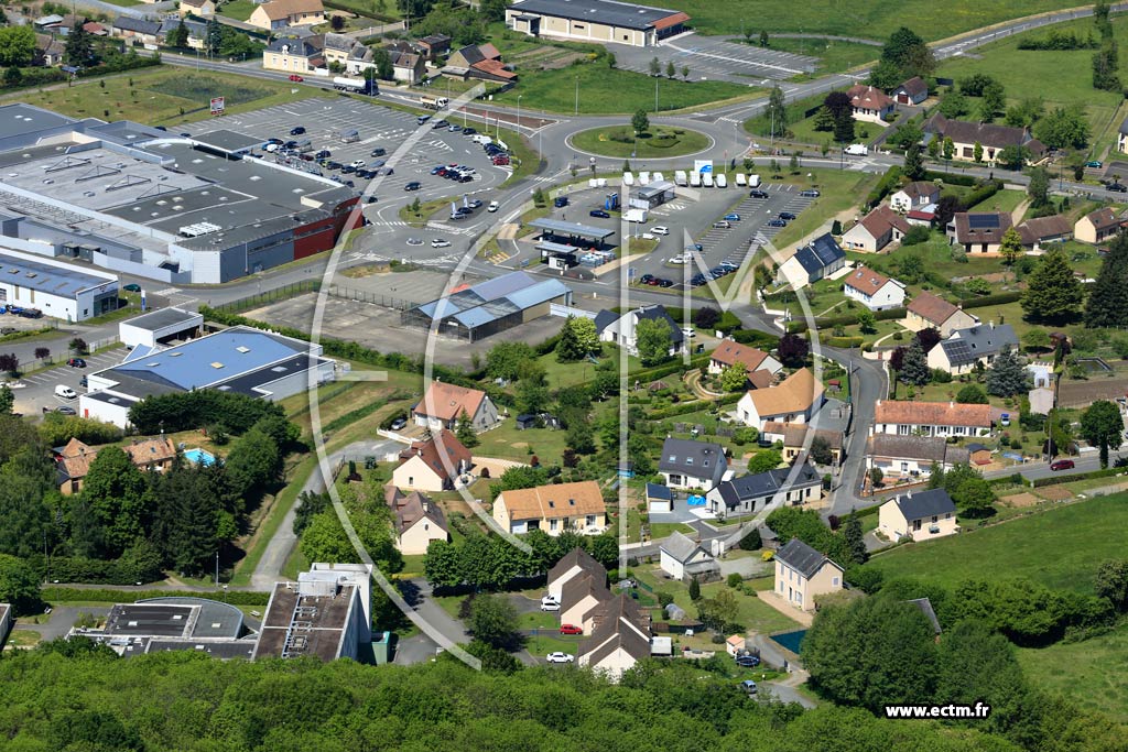Photo arienne de Parign-l'vque (La Petite Ville)