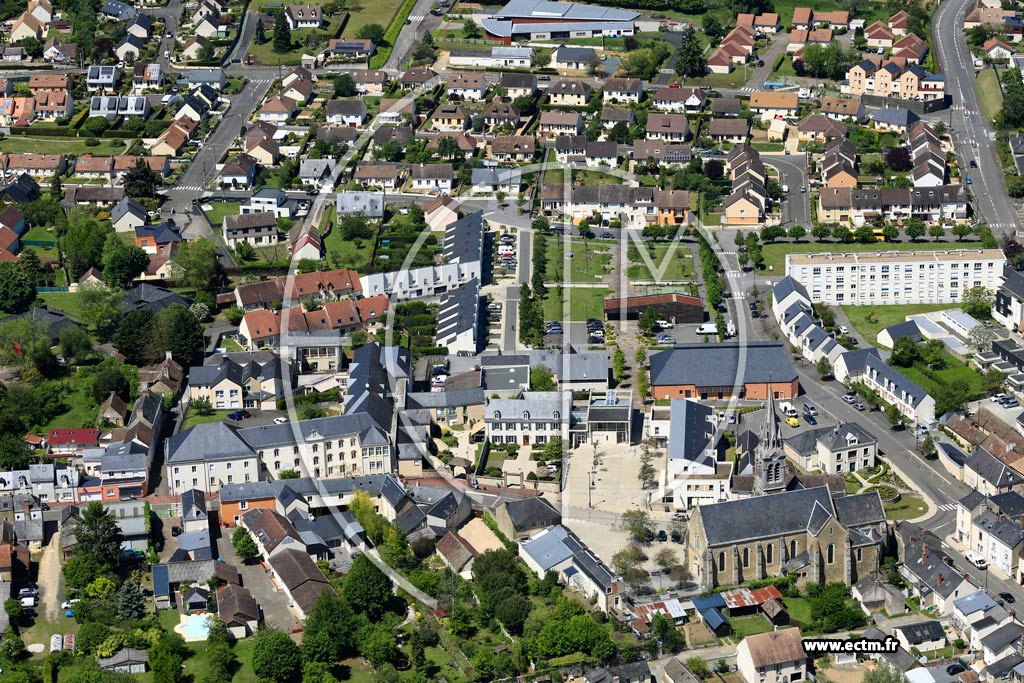 Photo arienne de Yvr-l'vque