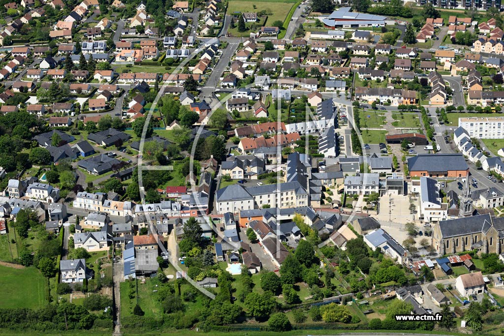 Photo arienne de Yvr-l'vque