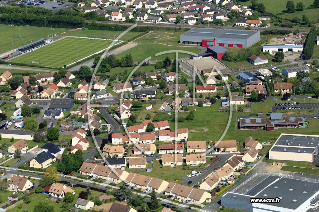 Photo arienne de La Suze-sur-Sarthe (l'sprance)