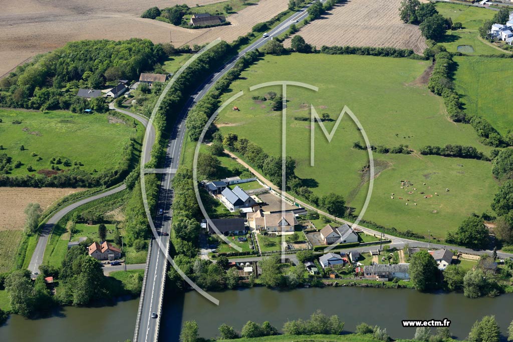 Photo arienne de La Suze-sur-Sarthe (Le Gru)