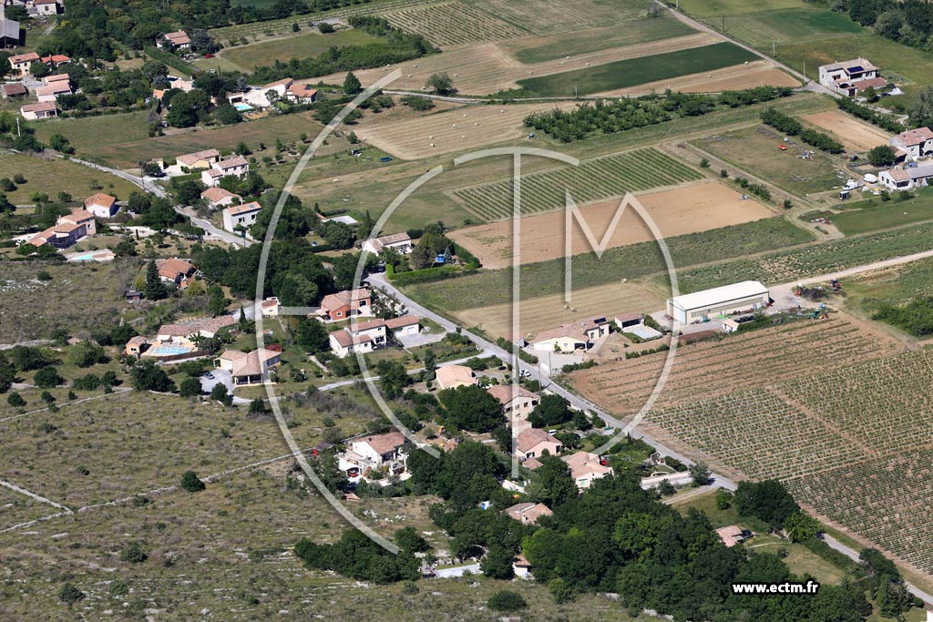 Photo arienne de Lussas (Les Combes)