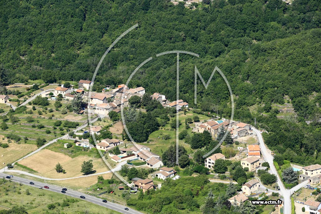 Photo arienne de Vesseaux (Les Chevaliers)