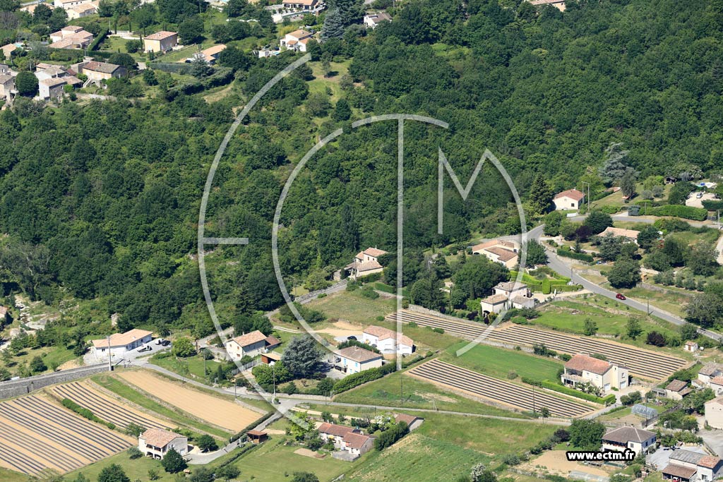 Photo arienne de Vesseaux (Les Sabatiers)