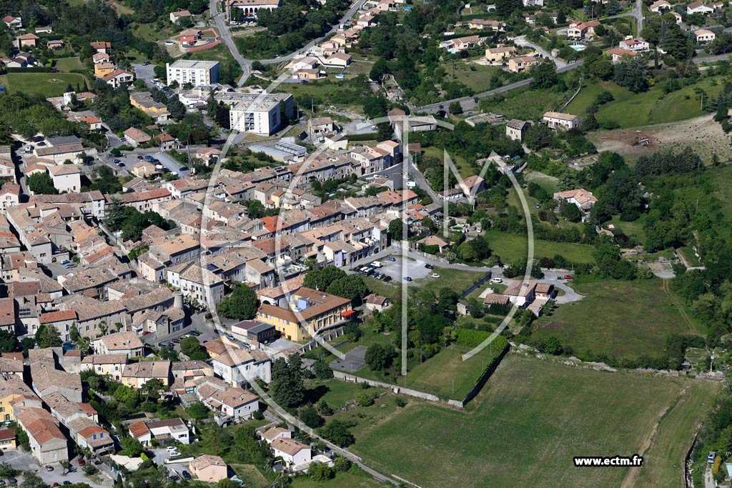 Photo arienne de Villeneuve-de-Berg