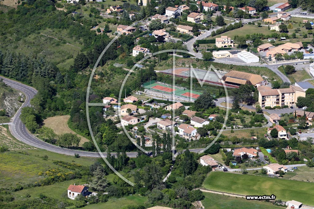 Photo arienne de Villeneuve-de-Berg (Beaufort)