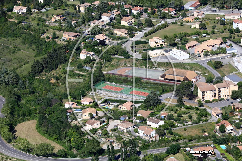 Photo arienne de Villeneuve-de-Berg (Beaufort)